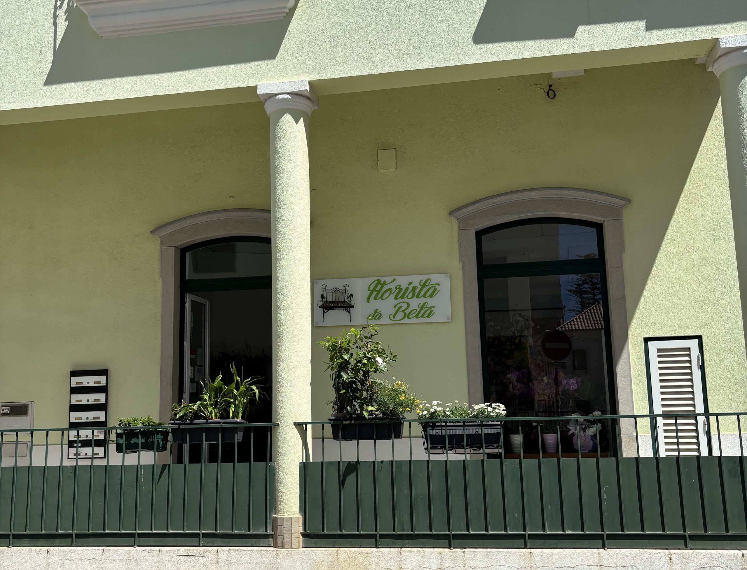front of Florista da Bete